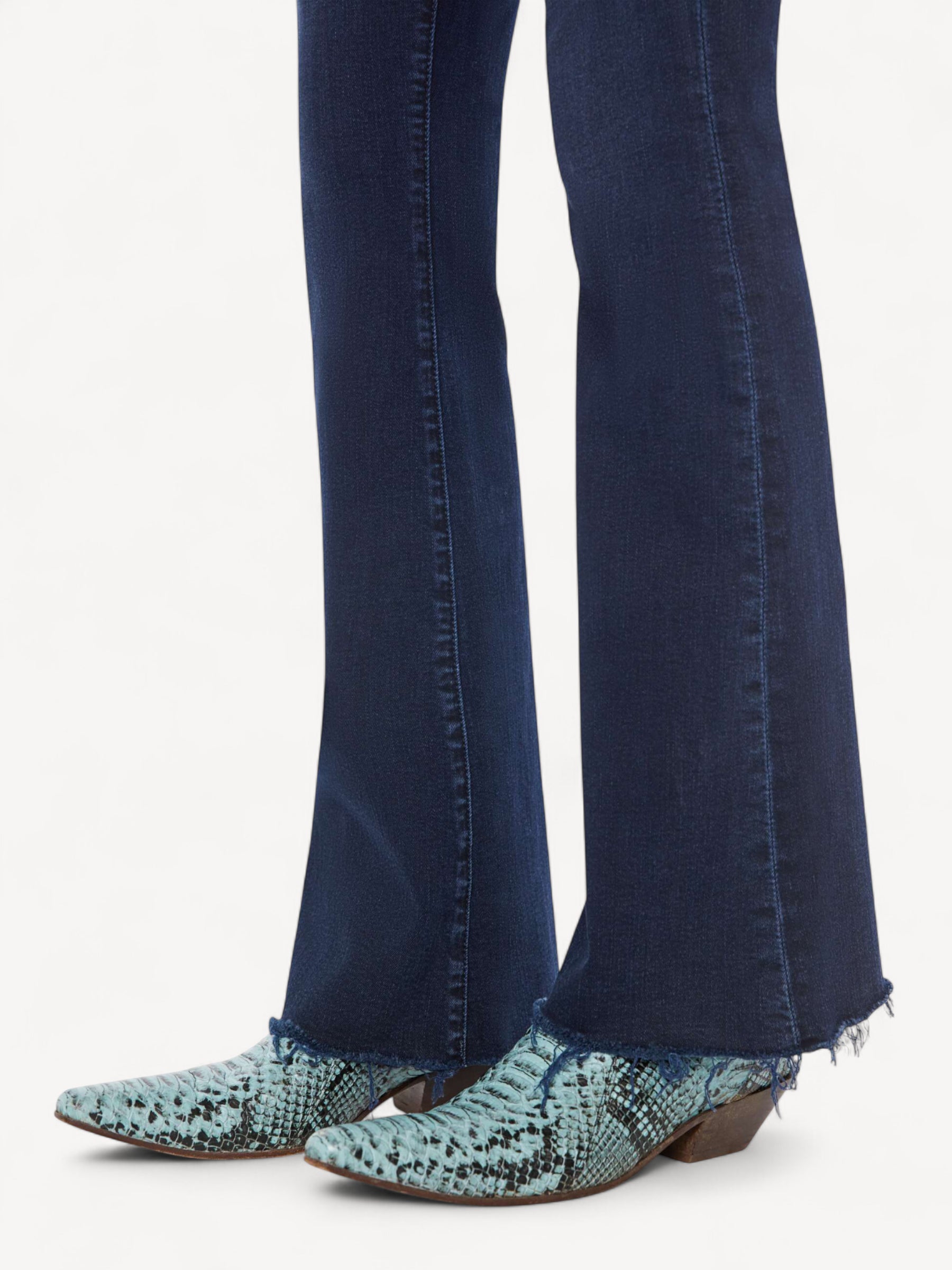 The Weekender Fray Jeans - Chip on my Shoulder