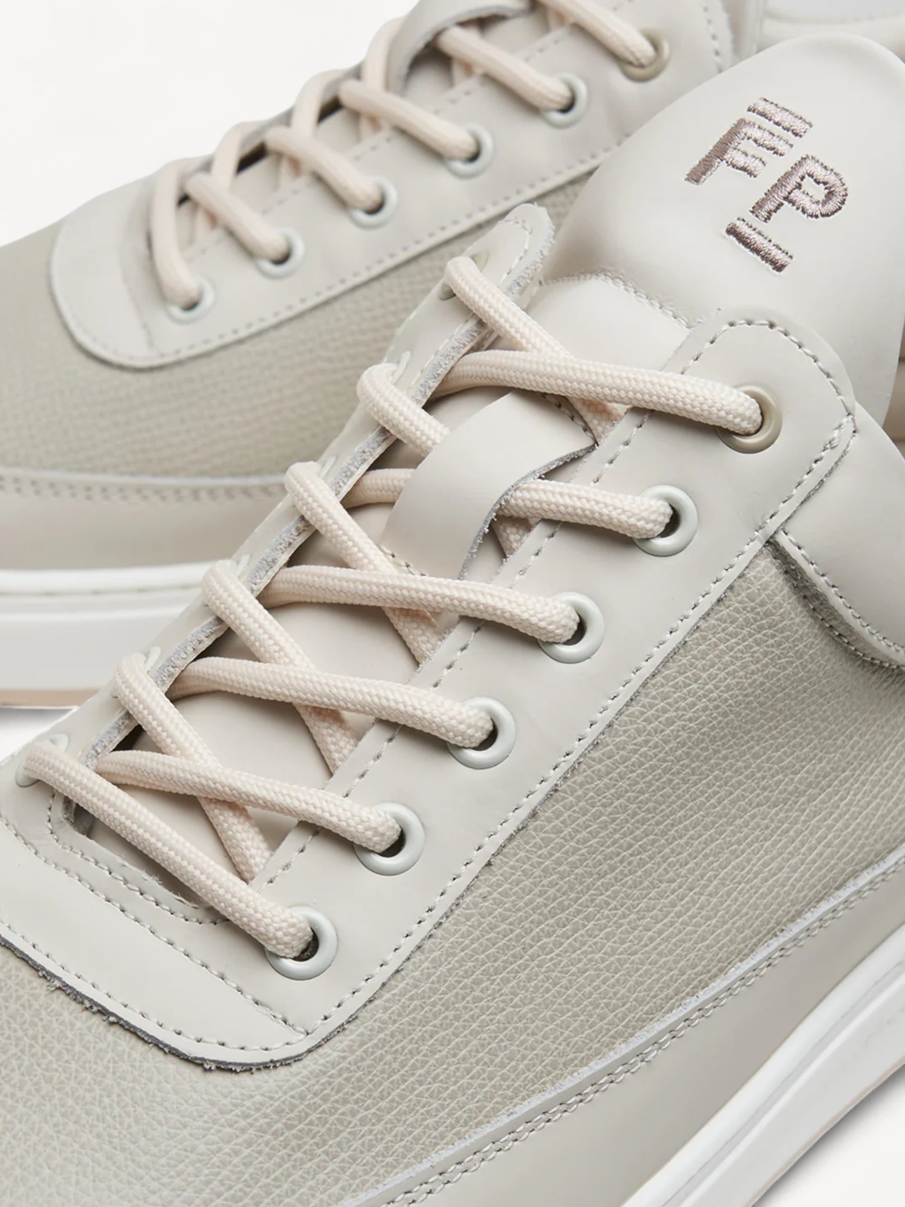Low Top Tech Crumbs - Off White